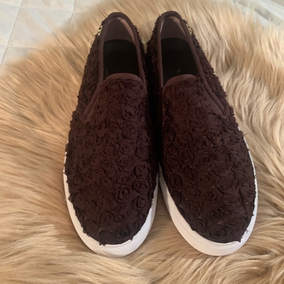 TORY BURCH BROWN FLOWER SNEAKER. - Picture 1 of 6